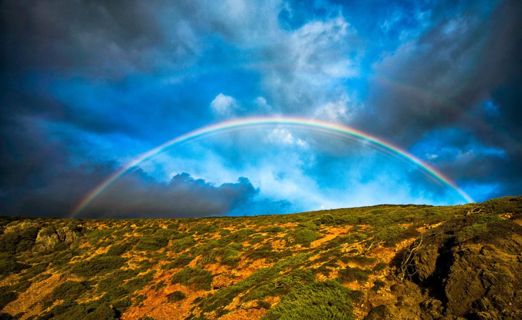 Arco-íris ao nascer da lua cheia por Marco Santos Marques, Fotografia de Paisagem