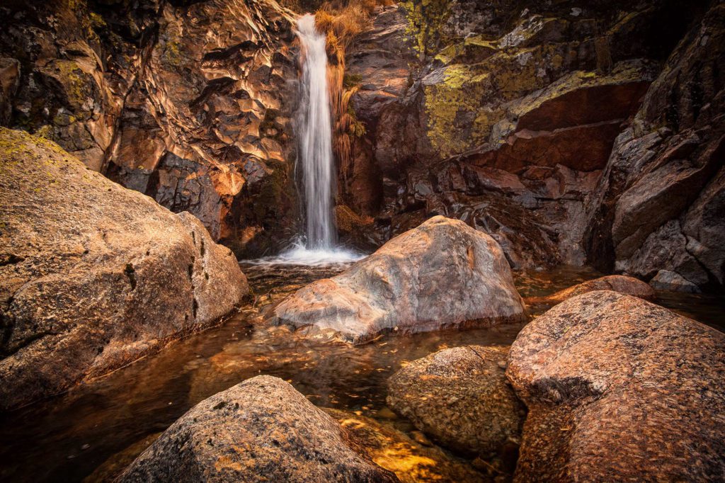 Cascata ao pôr do sol por Marco Santos Marques, Fotografia de Paisagem